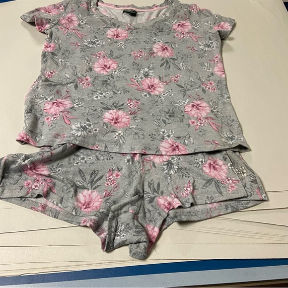 Laura Ashley Ladies Pajama’s two piece set gray/pink Size Small - Picture 4 of 9